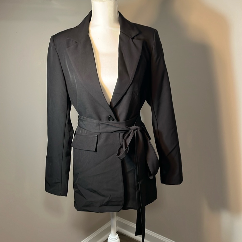 Long blazer. Light weight. Black size large.